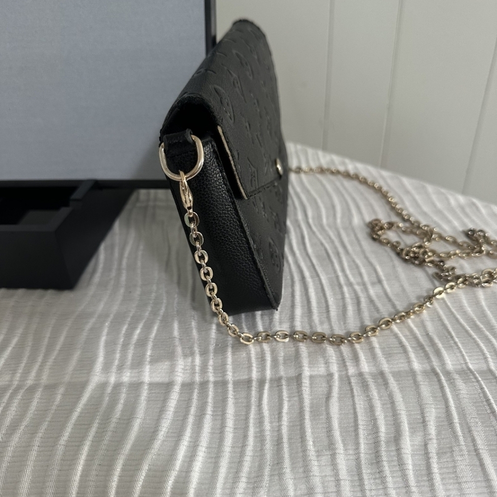 Louis Vuitton Black Crossbody Bag with Gold Chain - Picture 4 of 6